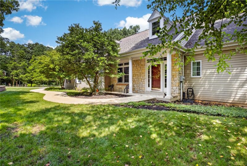 445 Dorseyville Rd — photo 2