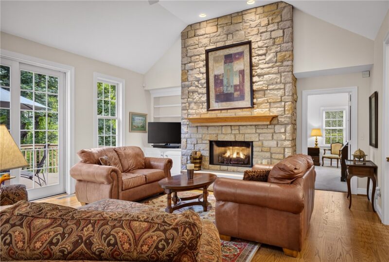 445 Dorseyville Rd — photo 8