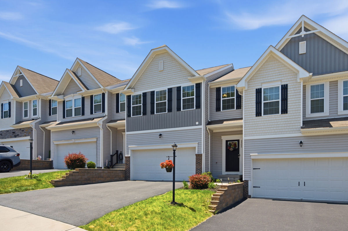 2505 Canterbury Dr — photo 1