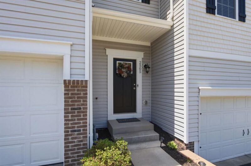 2505 Canterbury Dr — photo 3