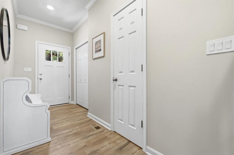 2505 Canterbury Dr — photo 4