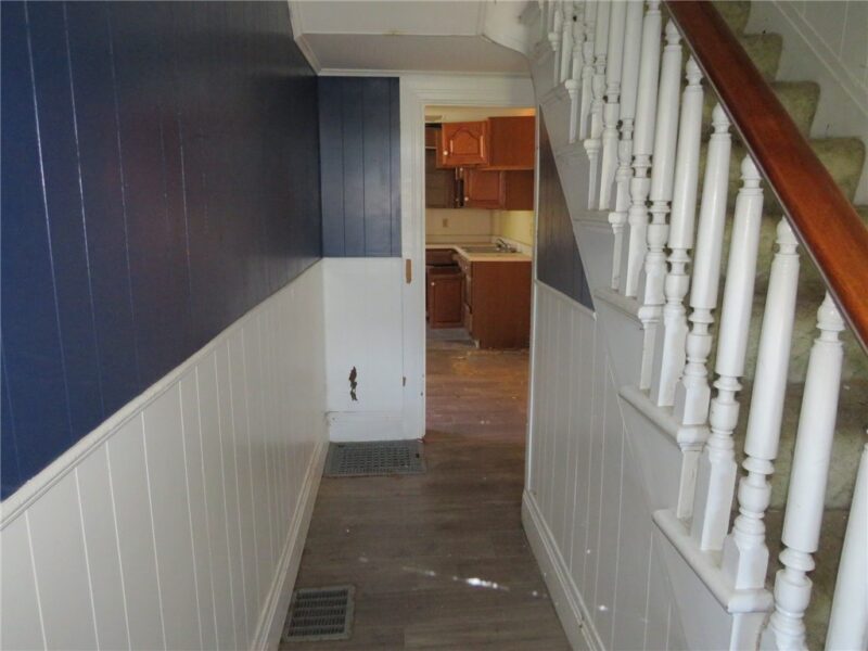 729 10th Ave — photo 2