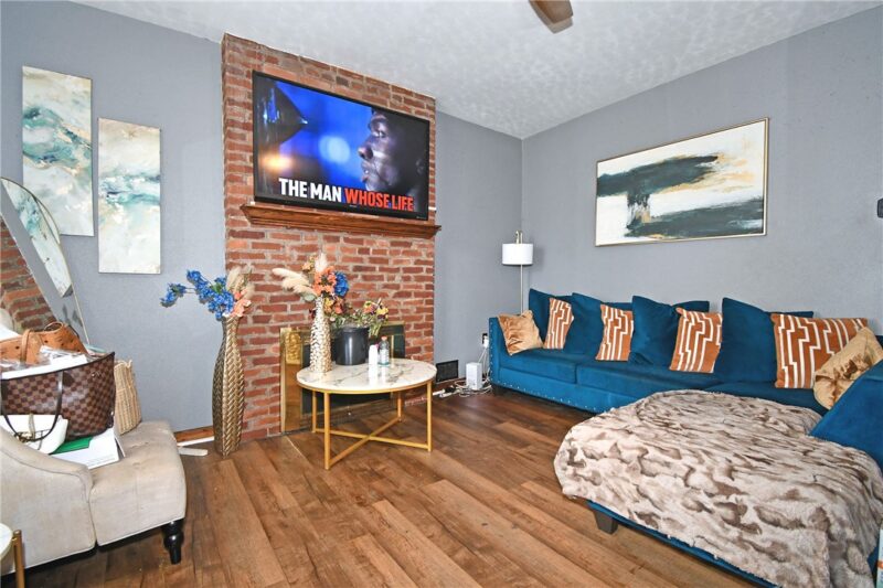 306 Moore Ave — photo 3