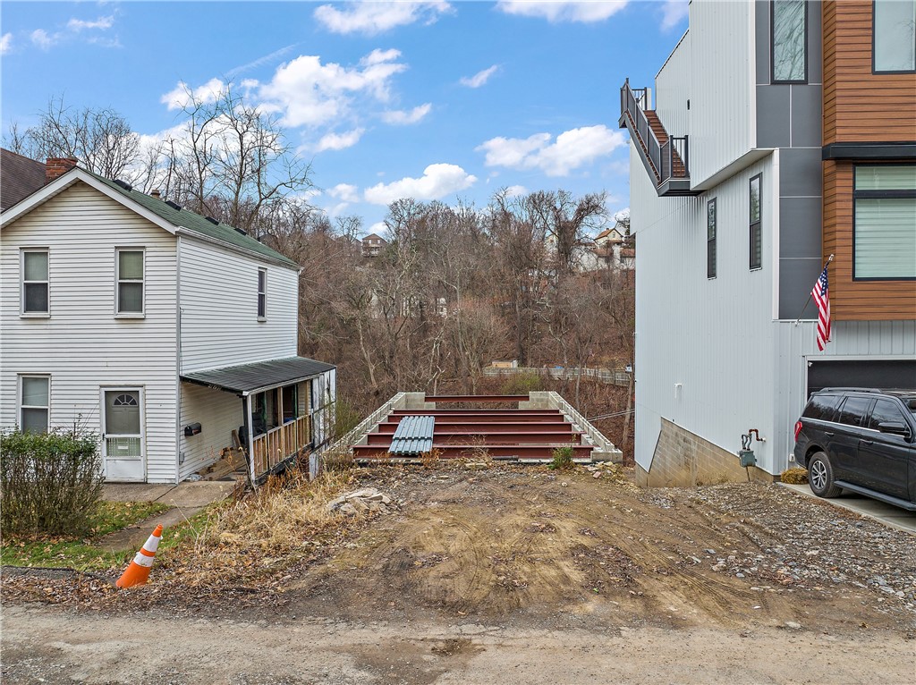 424 Clarence St — photo 1