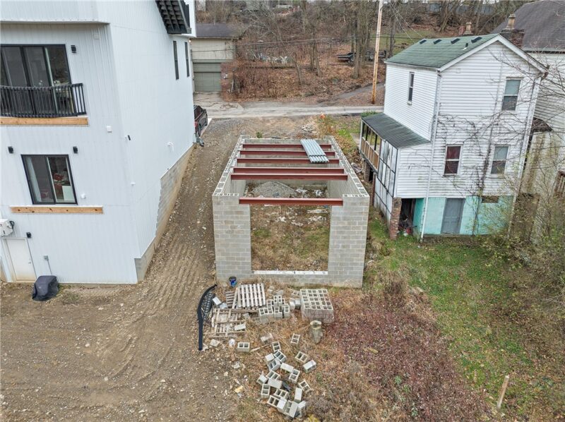 424 Clarence St — photo 3