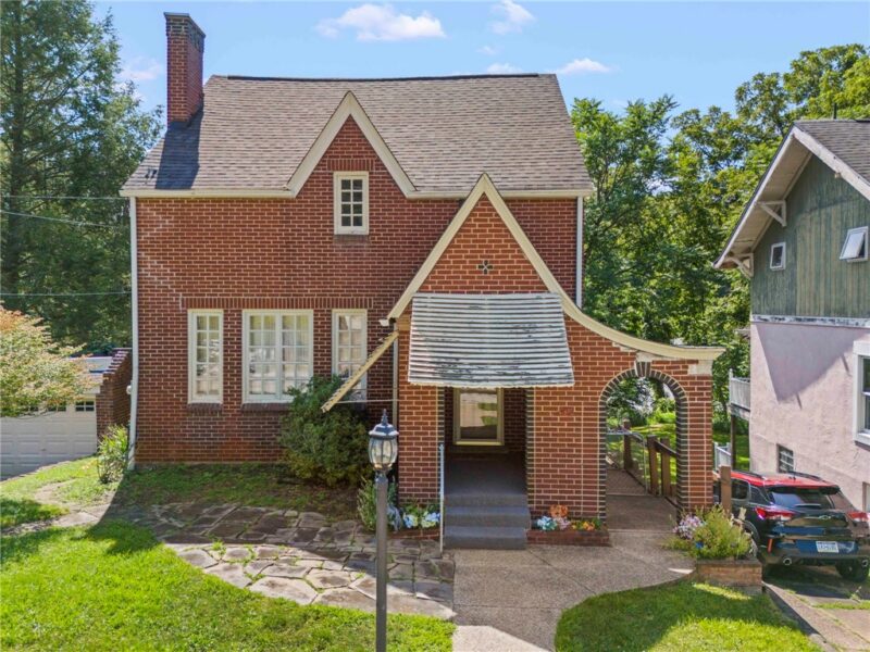 103 Dewey Ave — photo 2