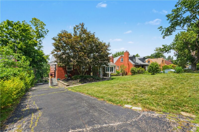 1242 Arrowood Dr — photo 2
