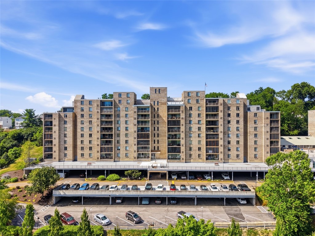 2160 Greentree Road 105W — photo 1