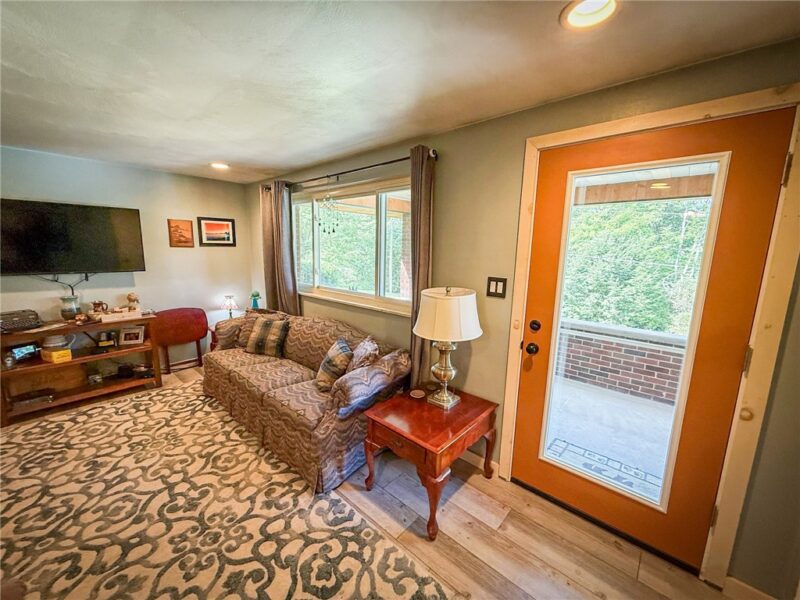 119 Eberhart Ln — photo 8