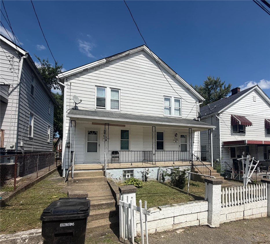 420/422 Sarah St — photo 1