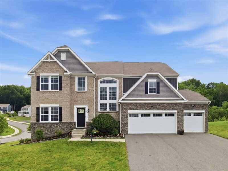 313 Regent Ct