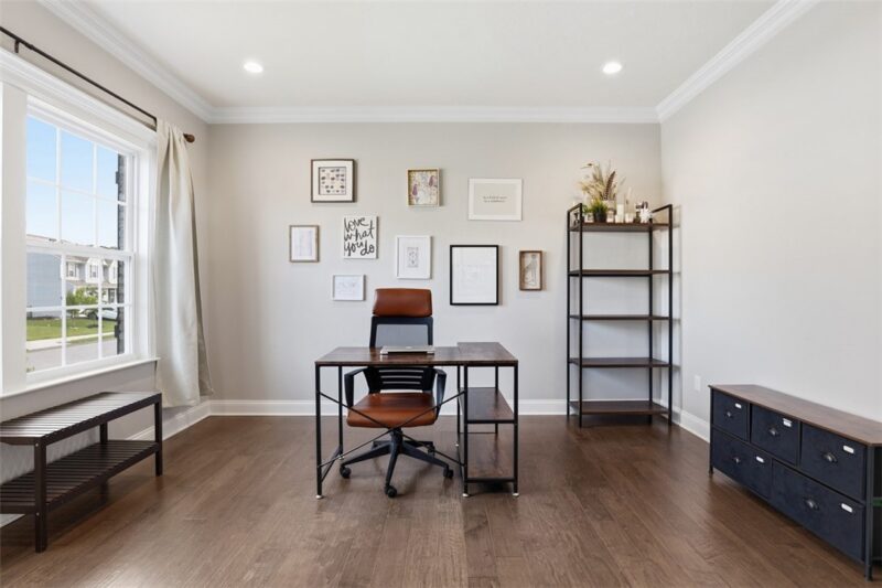 313 Regent Ct — photo 4