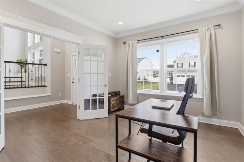 313 Regent Ct — photo 5