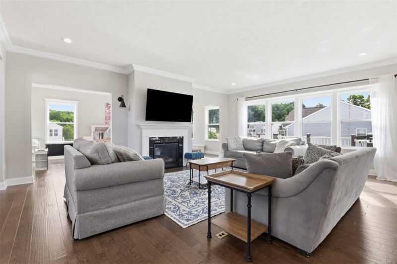 313 Regent Ct — photo 6