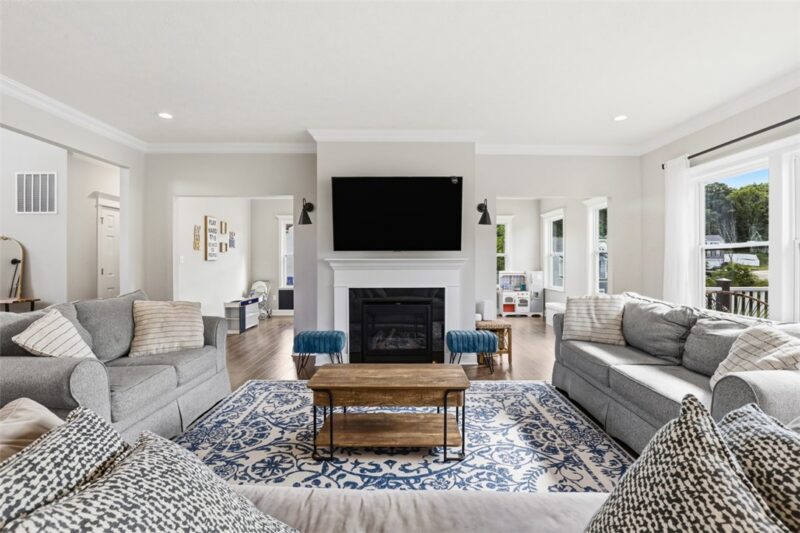 313 Regent Ct — photo 7
