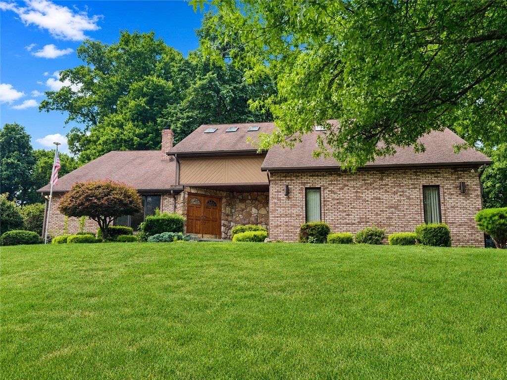 135 Regency Dr — photo 1