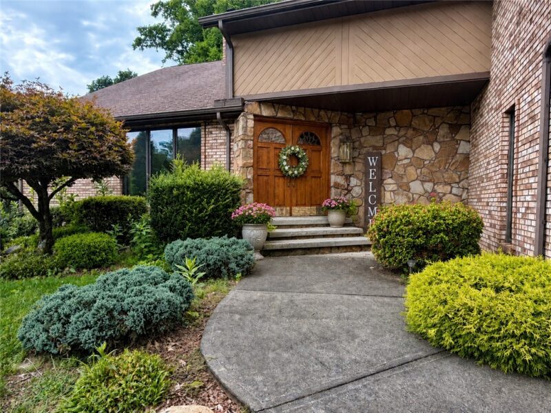 135 Regency Dr — photo 3