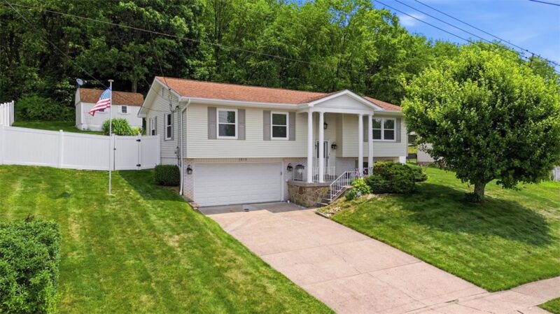 1212 Royal Drive — photo 2