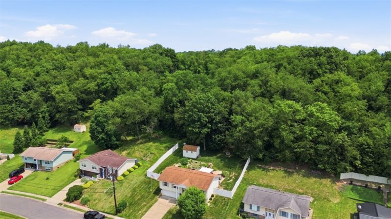 1212 Royal Drive — photo 3