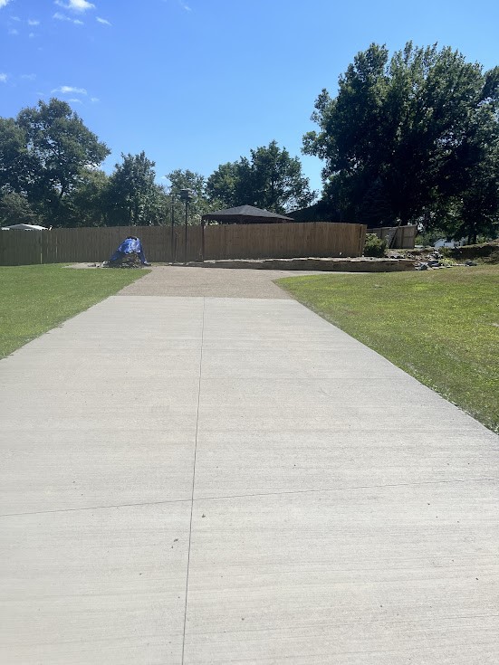 124 Oak Drive — photo 1