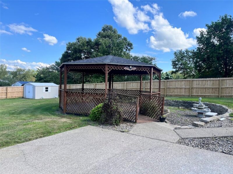 124 Oak Drive — photo 8
