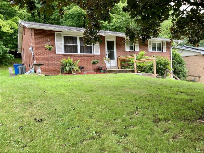 2072 Holiday Park Dr — photo 2