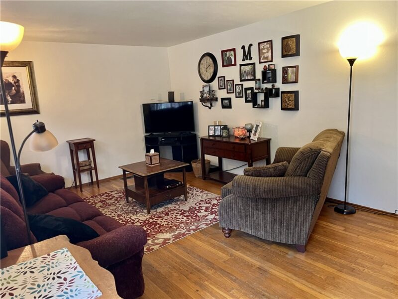 2072 Holiday Park Dr — photo 3