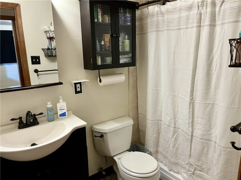 2072 Holiday Park Dr — photo 8