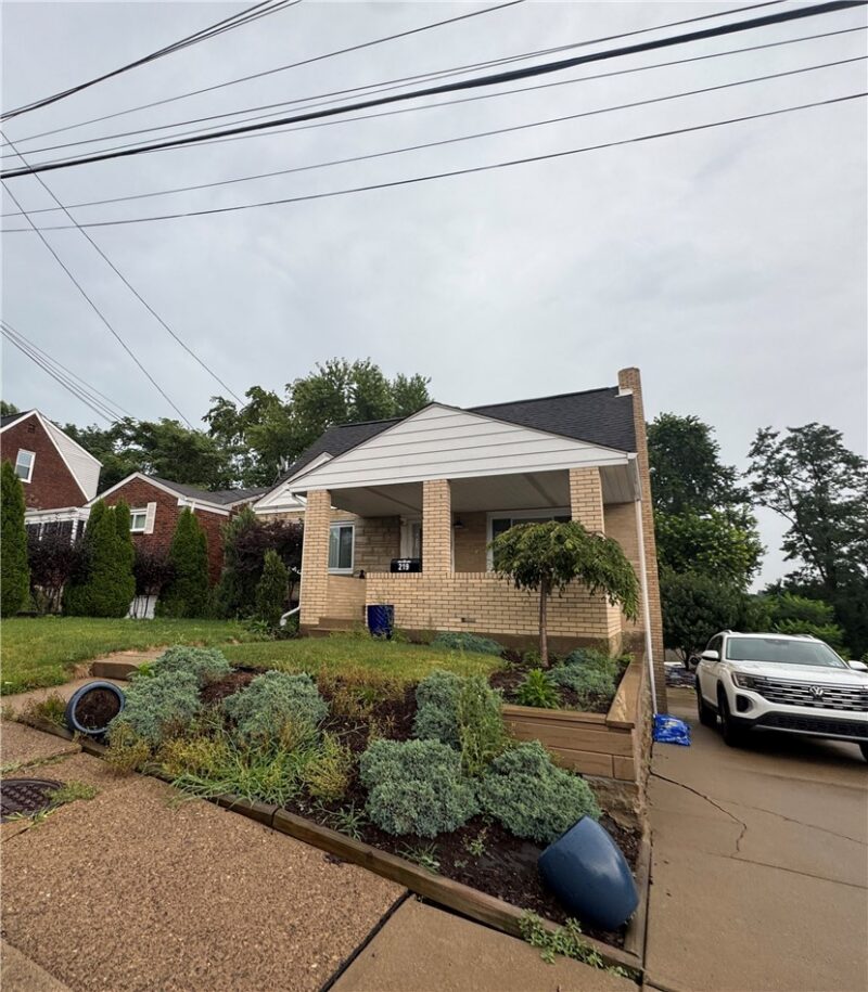 219 Magnolia St — photo 2