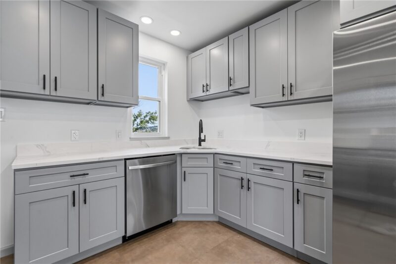 943 Hilltop St — photo 3