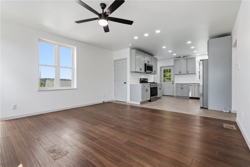 943 Hilltop St — photo 5