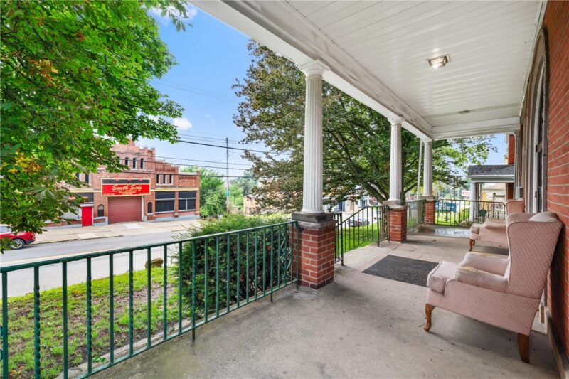 718 Brownsville Rd — photo 3