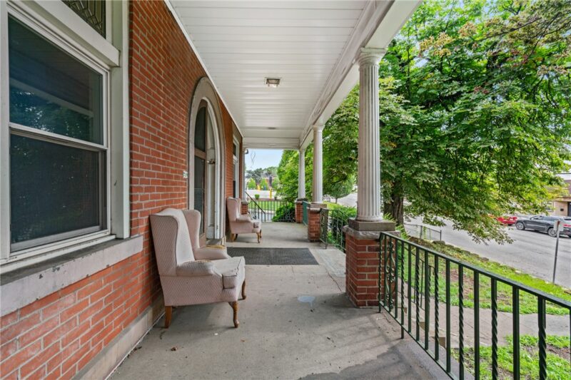718 Brownsville Rd — photo 4
