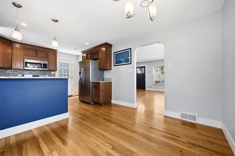 131 Olympia St — photo 8