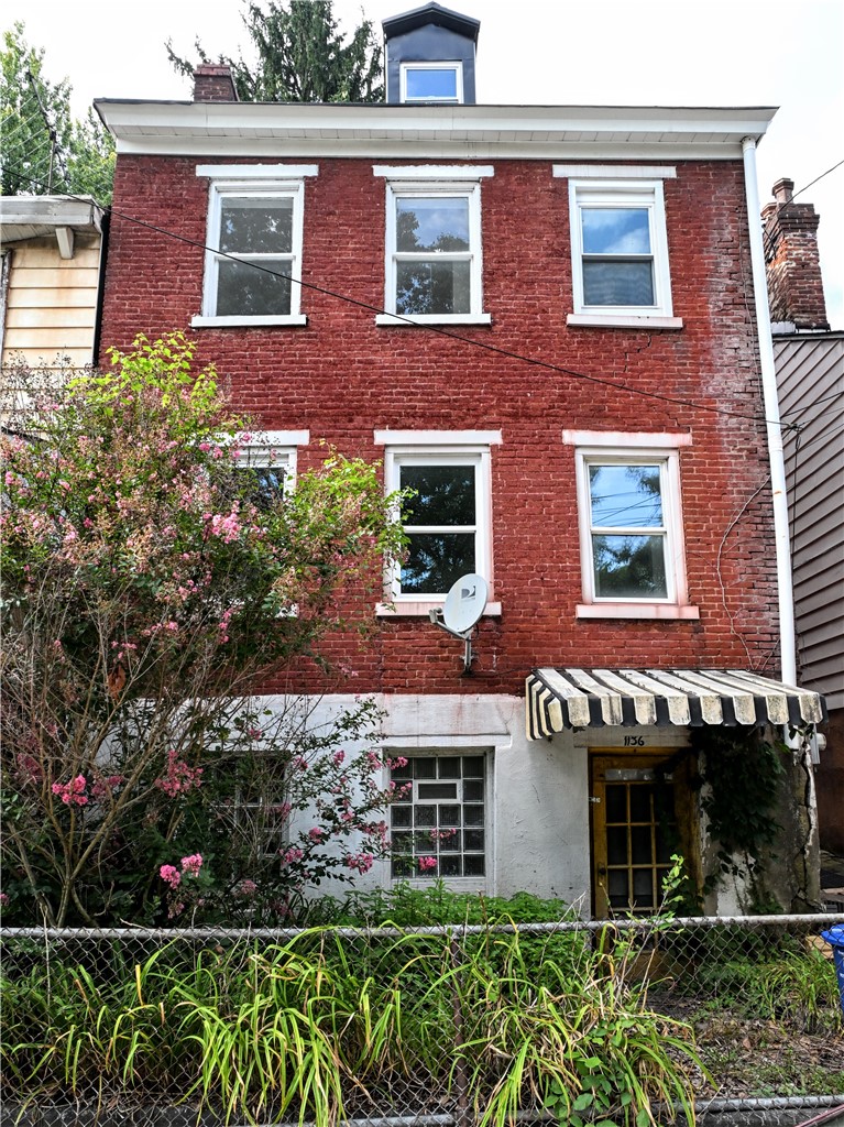 1136 High St — photo 1