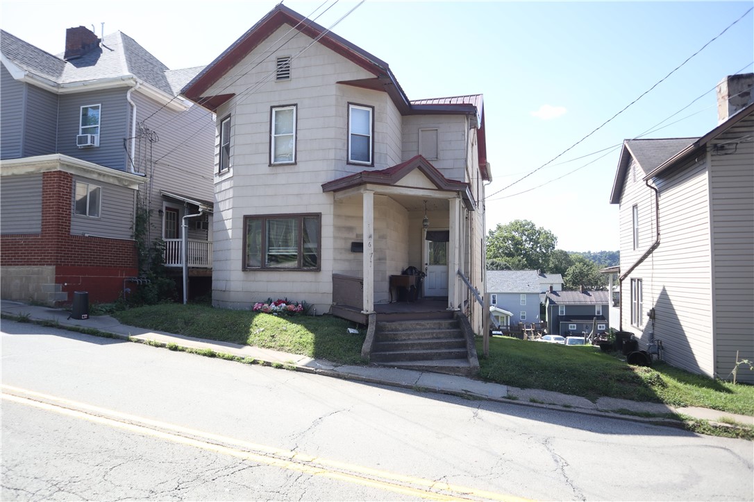 627 Wood St — photo 1
