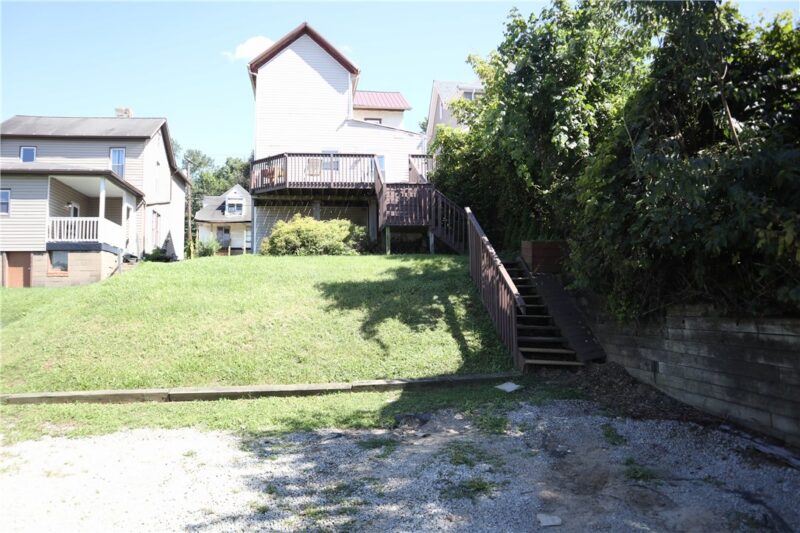 627 Wood St — photo 2