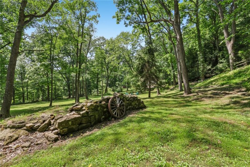 1099 Davis Road — photo 8