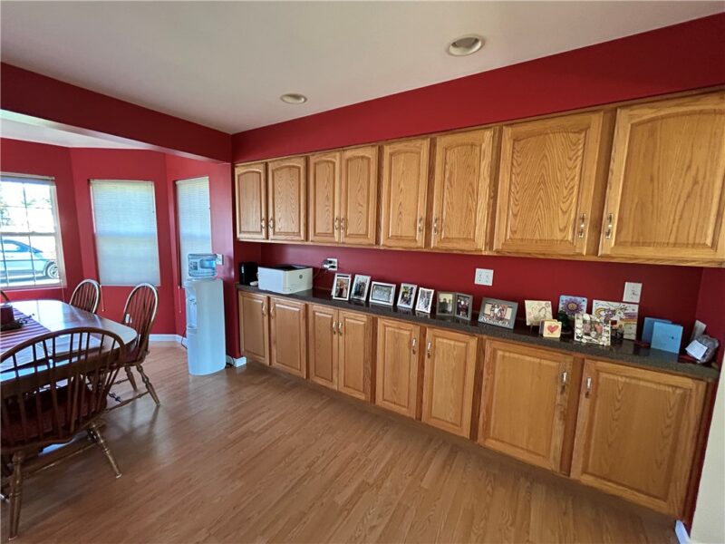 276 East Ave — photo 3