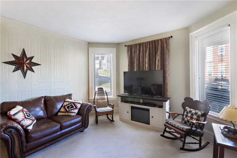 23 Broadway Avenue — photo 2
