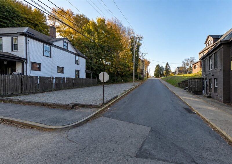 700 Evans Avenue — photo 2