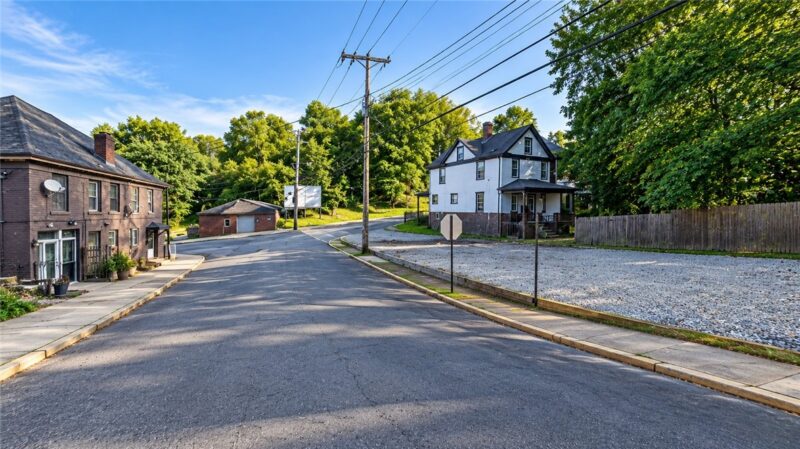 700 Evans Avenue — photo 3