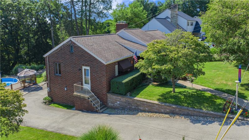 1340 Adams Dr — photo 4