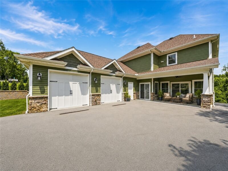 2215 Hyland Rd — photo 3