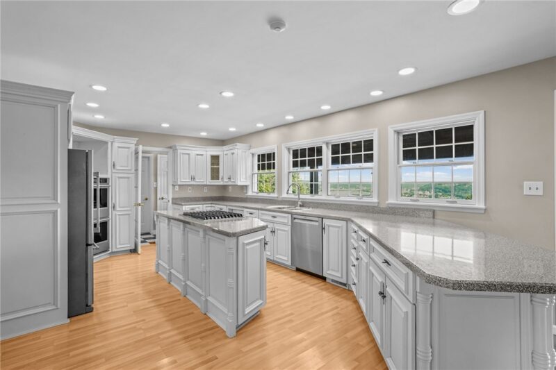 269 Garvinhurst Drive — photo 4
