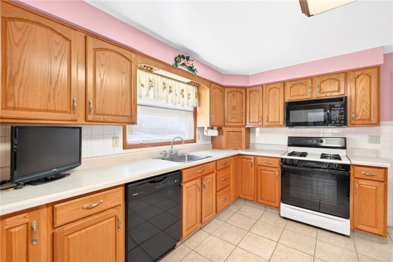 700 Stokes Drive — photo 6