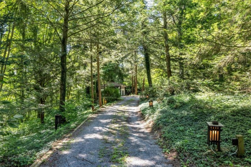 213 Brooks Dr — photo 2