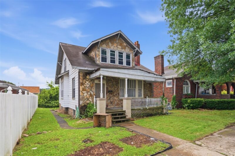 118 Kenric Ave — photo 2