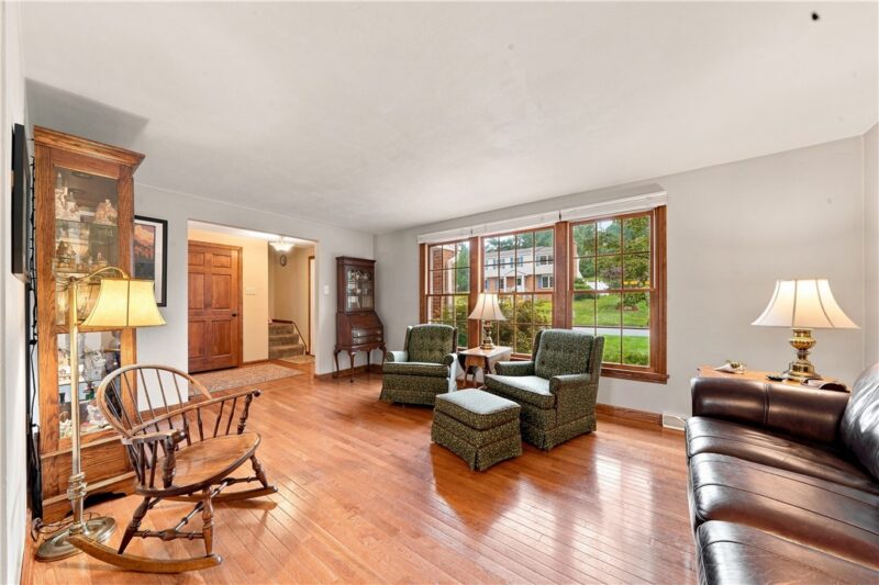 35 Weller Drive — photo 4