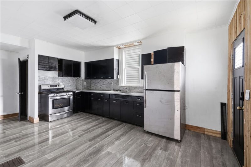 217 Linden Ave — photo 8